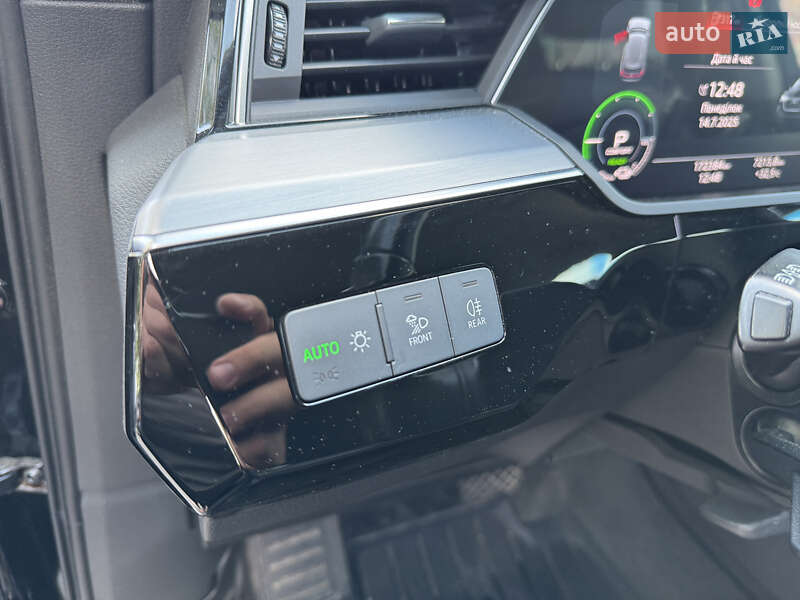 Внедорожник / Кроссовер Audi e-tron 2021 в Киеве