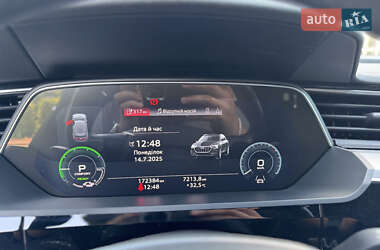 Позашляховик / Кросовер Audi e-tron 2021 в 