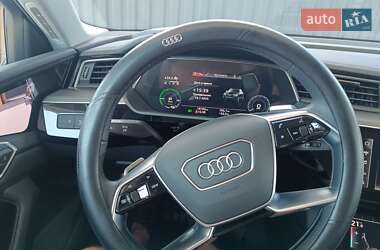 Позашляховик / Кросовер Audi e-tron 2022 в 
