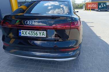 Позашляховик / Кросовер Audi e-tron 2022 в 