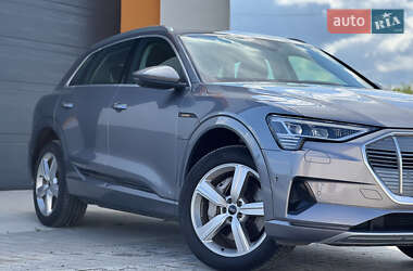 Внедорожник / Кроссовер Audi e-tron 2021 в 