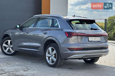 Внедорожник / Кроссовер Audi e-tron 2021 в 