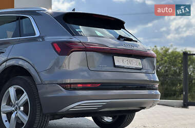 Внедорожник / Кроссовер Audi e-tron 2021 в 