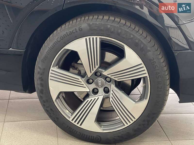 Внедорожник / Кроссовер Audi e-tron 2019 в Киеве