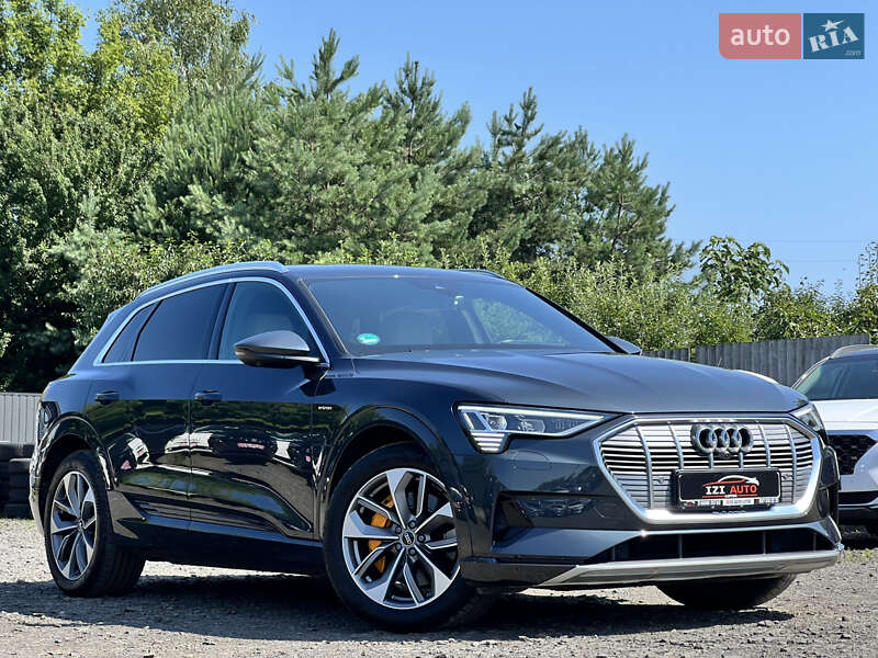 Внедорожник / Кроссовер Audi e-tron 2022 в 