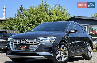 Внедорожник / Кроссовер Audi e-tron 2022 в 