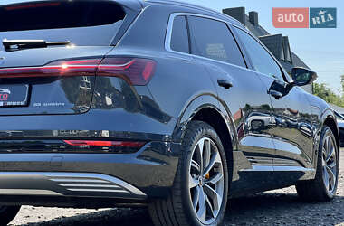 Внедорожник / Кроссовер Audi e-tron 2022 в 