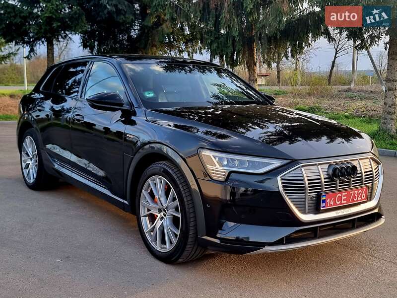 Позашляховик / Кросовер Audi e-tron 2019 в 