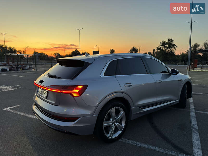 Позашляховик / Кросовер Audi e-tron 2019 в Києві