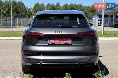 Позашляховик / Кросовер Audi e-tron 2022 в 