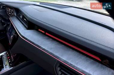 Позашляховик / Кросовер Audi e-tron 2022 в 