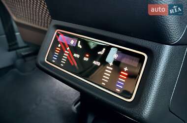 Позашляховик / Кросовер Audi e-tron 2022 в 
