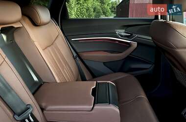 Позашляховик / Кросовер Audi e-tron 2022 в 