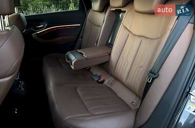 Позашляховик / Кросовер Audi e-tron 2022 в 