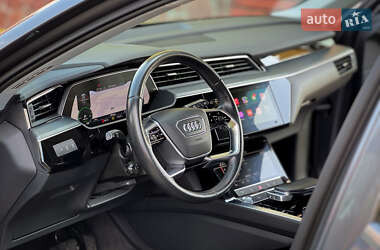 Позашляховик / Кросовер Audi e-tron 2020 в 