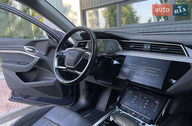 Внедорожник / Кроссовер Audi e-tron 2021 в 