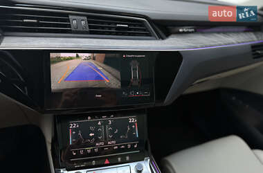 Внедорожник / Кроссовер Audi e-tron 2022 в 