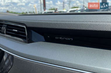 Внедорожник / Кроссовер Audi e-tron 2020 в 
