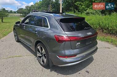 Позашляховик / Кросовер Audi e-tron 2019 в 
