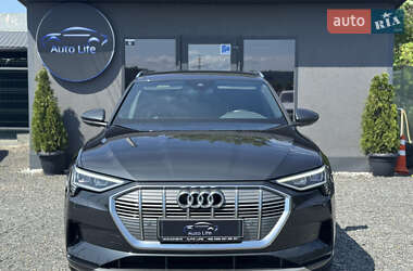 Позашляховик / Кросовер Audi e-tron 2022 в 