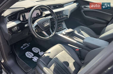 Позашляховик / Кросовер Audi e-tron 2022 в 