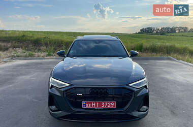 Внедорожник / Кроссовер Audi e-tron 2022 в 