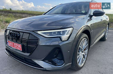 Внедорожник / Кроссовер Audi e-tron 2022 в 