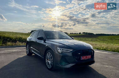 Внедорожник / Кроссовер Audi e-tron 2022 в 