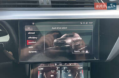 Внедорожник / Кроссовер Audi e-tron 2022 в 
