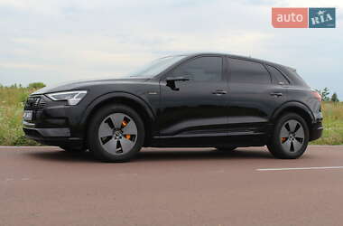 Внедорожник / Кроссовер Audi e-tron 2022 в 