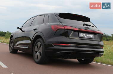Внедорожник / Кроссовер Audi e-tron 2022 в 