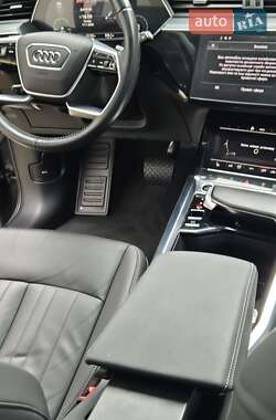Внедорожник / Кроссовер Audi e-tron 2020 в 