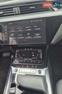 Внедорожник / Кроссовер Audi e-tron 2020 в 