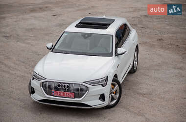 Позашляховик / Кросовер Audi e-tron 2022 в 