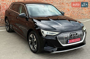Внедорожник / Кроссовер Audi e-tron 2023 в 