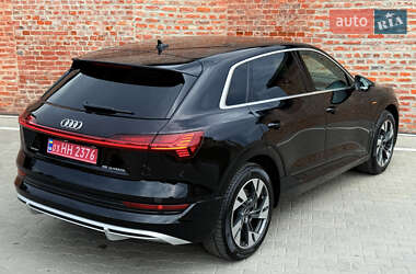 Внедорожник / Кроссовер Audi e-tron 2023 в 