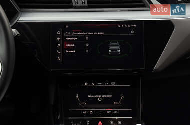 Внедорожник / Кроссовер Audi e-tron 2023 в 