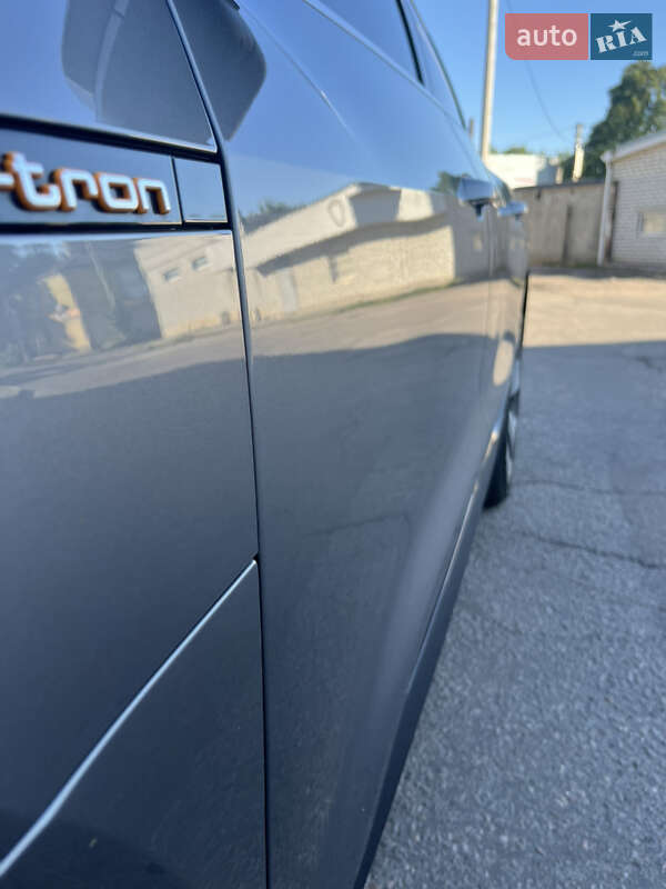 Позашляховик / Кросовер Audi e-tron 2019 в Полтаві