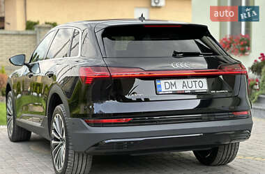 Позашляховик / Кросовер Audi e-tron 2022 в 