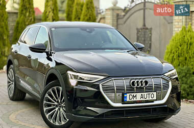 Позашляховик / Кросовер Audi e-tron 2022 в 