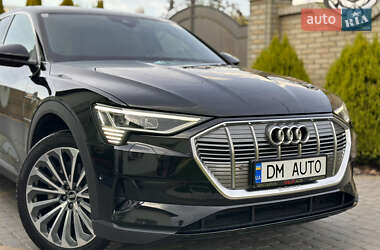 Позашляховик / Кросовер Audi e-tron 2022 в 