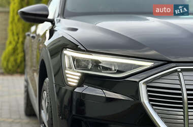 Позашляховик / Кросовер Audi e-tron 2022 в 