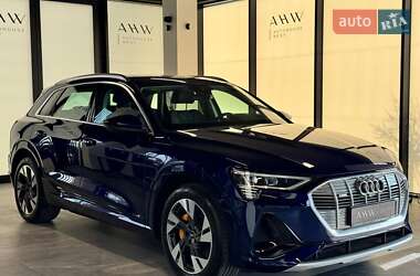 Внедорожник / Кроссовер Audi e-tron 2021 в 