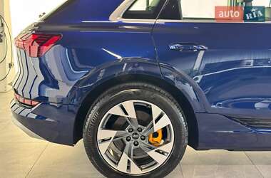Внедорожник / Кроссовер Audi e-tron 2021 в 