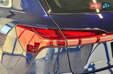 Внедорожник / Кроссовер Audi e-tron 2021 в 
