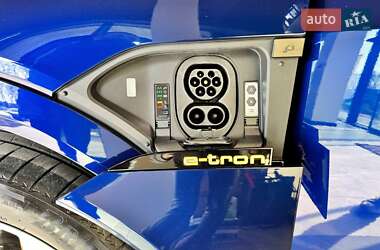 Внедорожник / Кроссовер Audi e-tron 2021 в 