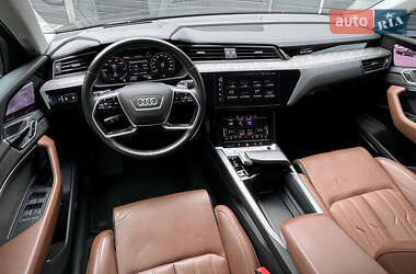 Внедорожник / Кроссовер Audi e-tron 2019 в 