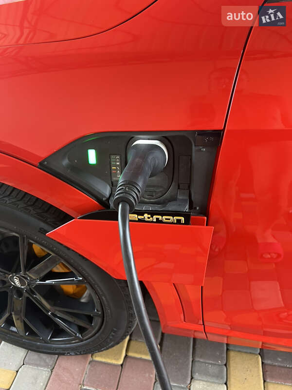 Внедорожник / Кроссовер Audi e-tron 2018 в Киеве фото 10 Внедорожник / Кроссовер Audi e-tron 2018 в Киеве