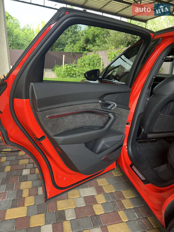 Внедорожник / Кроссовер Audi e-tron 2018 в Киеве фото 5 Внедорожник / Кроссовер Audi e-tron 2018 в Киеве