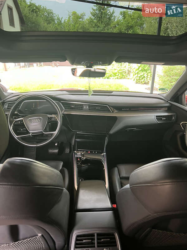 Внедорожник / Кроссовер Audi e-tron 2018 в Киеве фото 14 Внедорожник / Кроссовер Audi e-tron 2018 в Киеве